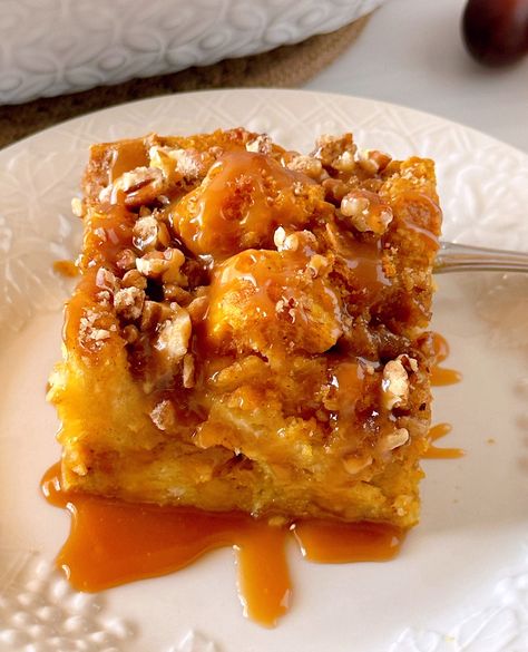 Pumpkin Bread Pudding With Bourbon Sauce, Pumpkin Pecan Bread Pudding, Pumpkin Praline Bread Pudding, Pecan Bread Pudding Recipe, Pumpkin Bread Pudding Recipe, Praline Bread Pudding, Pumpkin Pecan Bread, Classic Bread Pudding, Pecan Bread Pudding