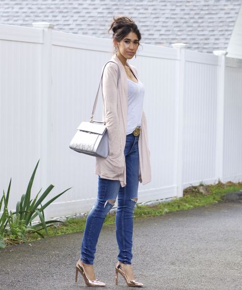 Rose gold outfit, rose gold shoes, rose gold, pink outfit, blush cardigan, cute casual outfit, distressed jeans, summer style, summer outfit, skinny jeans, pink shoes, pink heels, the style Contour Rose Gold Heels Outfit, Gold High Heels Outfit, Shiny Shoes Outfit, Gold Shoes Outfit Casual, Rose Gold Shoes Outfit, Blush Blazer Outfit, Rose Gold Shoes Heels, Gold Shoes Outfit, Rose Gold Outfit