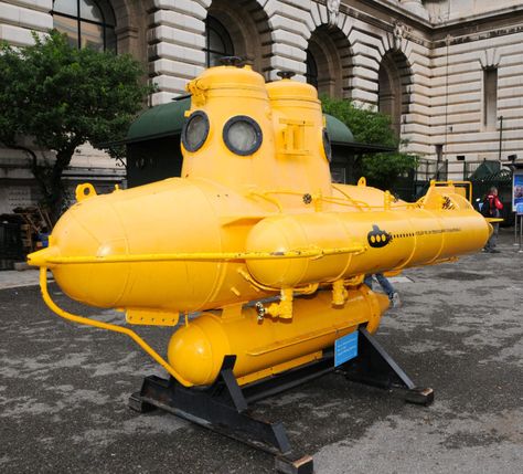 Submarine Photography, Small Submarine, Ocean Explorer, Submarine Pictures, Submarine Surfacing, Jacques Cousteau, Blue Submarine No.6, Sea Diving, Deep Sea Diving