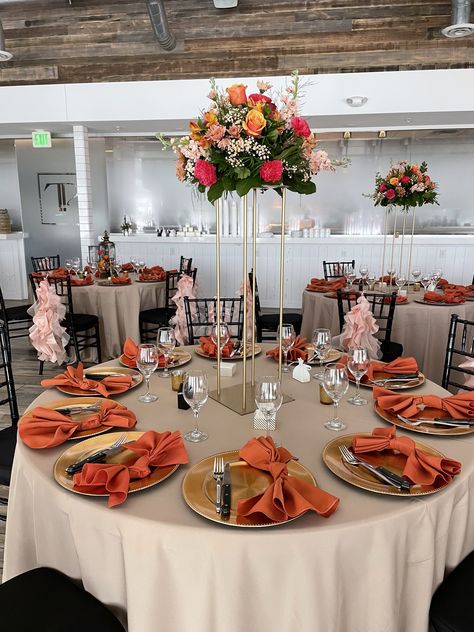 Elegant Orange Wedding Decor, Terracota Centerpiece Wedding, Red And Orange Wedding Decorations, Orange And White Table Setting, Birthday Brunch Party Decorations Color Schemes, Nigerian Party Decorations, Traditional Wedding Table Decor, Orange Wedding Table Setting, African Traditional Wedding Decoration Table Settings