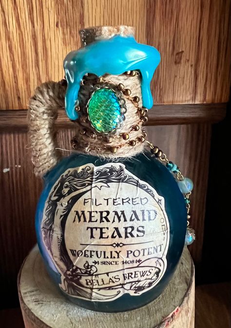 Mermaid Potion, Making Potions, Halloween Potion Bottles, Halloween Potions, Magic Spell Book, Crafting Inspiration, Mermaid Tears, The Crafts, Harry Potter Christmas