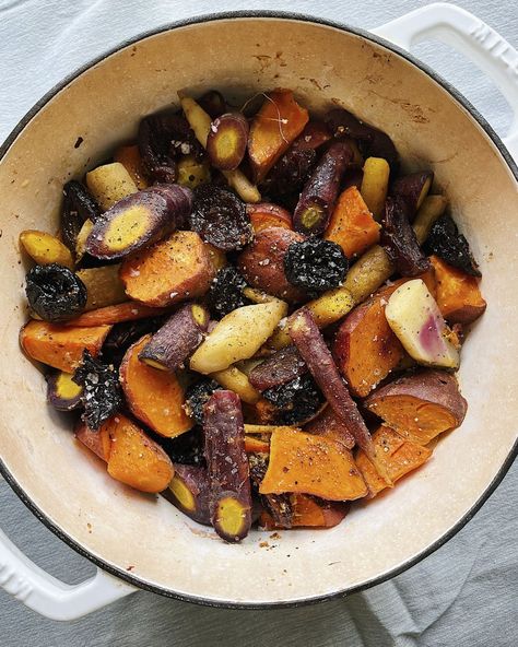 A photo of a serving bowl with a portion of Tzimmes (a traditional stew for Passover, made from a combination of sweet potatoes and dried fruit) Tzimmes Recipe, Seder Dinner, Orange Sweet Potatoes, Summer Breakfast, Rainbow Carrots, Passover Recipes, Slow Cooked Beef, Jewish Recipes, Creamy Mashed Potatoes