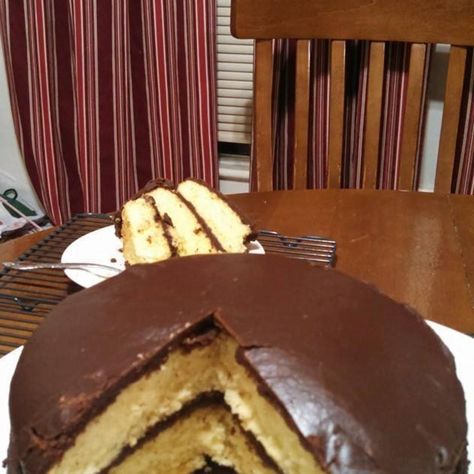 This icing is made with granulated suagar instead of confectioners. Back in the day when my husband and I were in school, the cafeteria served a chocolate cake with "hard" icing. You could literally break it off and eat it like (fudge) candy. It still had a soft texture though. My husband is always after me to make it. I've searched and searched and this recipe comes closest to what I remember. I found this one on Food.com but tweaked the directions to ensure that the icing sets right and ... Fudge Icing Recipe, Chocolate Icing Recipes, Fudge Candy, Chocolate Fudge Icing, Fudge Icing, Chocolate Fudge Frosting, Chocolate Frosting Recipes, Fudge Frosting, Cooking Chocolate