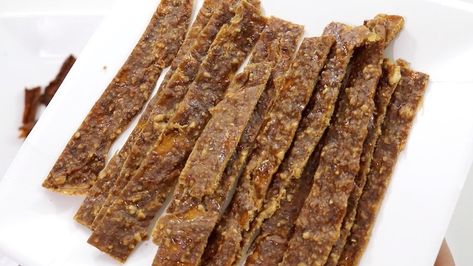 DIY Dog Treat Chews 8 How To Make Rawhide Dog Chews, How To Make Dog Bones, Diy Dog Chew Treats, Homemade Dog Chews Bones, Diy Dog Bones Recipes, Dehydrated Dog Chews, Diy Dog Bones, Homemade Dog Dental Chews, Homemade Dental Chews For Dogs