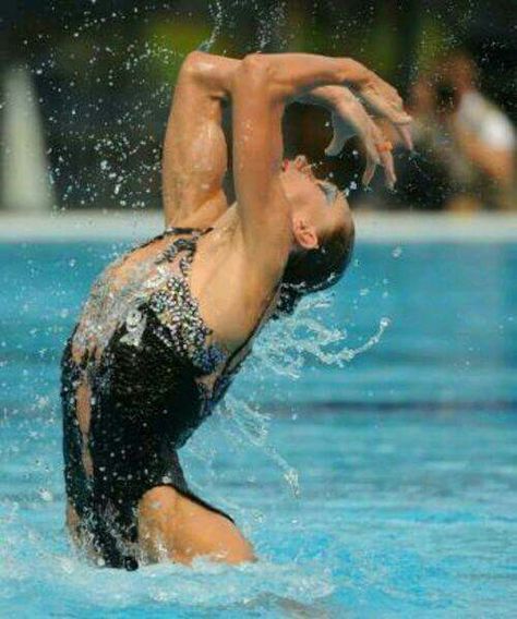 Swimming Body, Synchronised Swimming, Artistic Swimming, Swimming Pictures, 2016 Olympic Games, Synchronized Swimming, Swimming Suits, Water Effect, Summer Rain