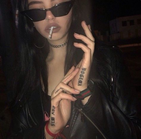 Badass Aesthetic, Swag Girl Style, Dark Feminine Aesthetic, Grunge Girl, Mötley Crüe, Feminine Aesthetic, Grunge Style, Aesthetic Grunge, Grunge Aesthetic