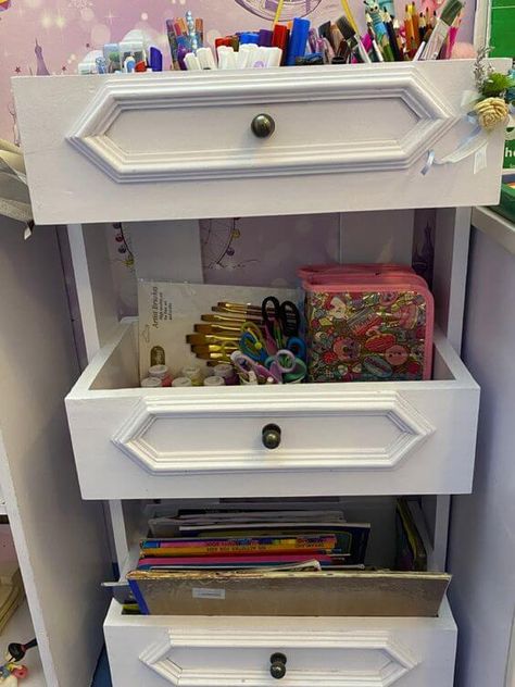 Projects With Drawers, What To Do With Old Drawers, Old Drawer Ideas, Drawers Repurposed Diy, Drawer Projects, Drawers Repurposed, Old Dresser Drawers, Under Bed Storage Boxes, Repurposed Dresser