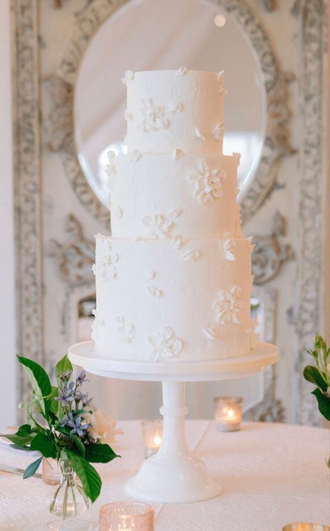 Wedding Cake Neutral, Wedding Design Board, 4 Tier Wedding Cake, Wedding Food Drink, 3 Tier Wedding Cakes, Dream Wedding Cake, Floral Wedding Cake, Simple Wedding Cake, White Wedding Cake