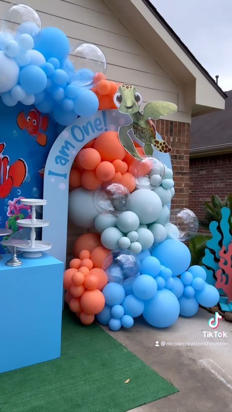 Nemo Themed Party, Finding Nemo Balloon Decor, Finding Nemo Birthday Decorations, Nemo Balloon Arch, Nemo Themed Birthday Party Decoration, Finding Nemo Dessert Table, Finding Nemo Balloon Garland, Finding Nemo Balloon Arch, Nemo Centerpieces Ideas