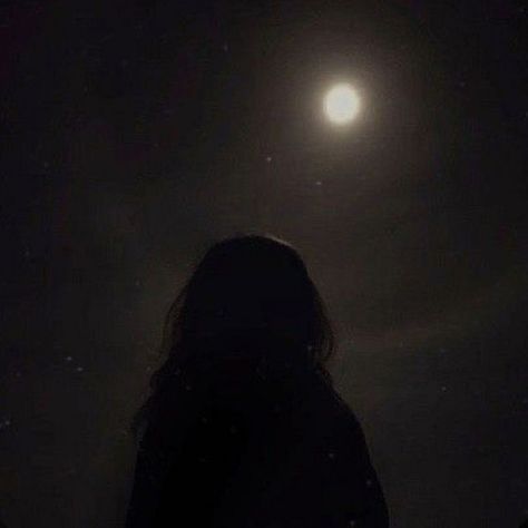 The Moon Profile Picture, Night Aesthetic Portrait, Aesthetic Moon Photos, Girl With Moon Aesthetic, Night Images Photography, Sillouttes Images Women Aesthetic, Night Pfp Aesthetic, Looking At The Moon Aesthetic, Moonlight Aesthetic Dark