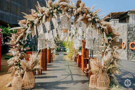 Boho Entrance Decor Wedding, Haldi Entrance, Arbour Wedding, College Farewell, Yoga Flyer, Event Entry, Wedding Reception Entrance, Entrance Arch, Haldi Decor