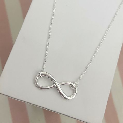 "This infinity necklace is a perfect gift for any loved one.  Infinity measurement: 1.8 cm Necklace length: 18\"  Weighs: 1.5g Please \"contact the shop owner\" if you wish to alter the chain length. 925 Sterling Silver  Delivered by Royal Mail 1st class." Infinity Chain, Infinity Necklace Silver, Infinity Design, Infinity Pendant, Butterfly Pendant Necklace, Infinity Necklace, Girl Jewelry, Bear Wallpaper, Shop Owner