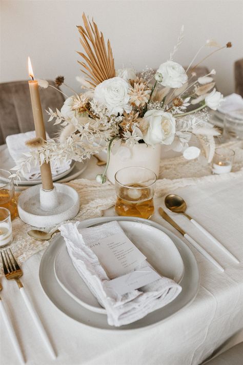 Modern white and neutral wedding tablescape with dried florals and beige and ivory tones Minimalist Dekor, Neutral Wedding Colors, Boho Beach Wedding, Beige Wedding, Wedding Dress Pictures, Neutral Wedding, Magical Wedding, Wedding Aisle, Wedding Tablescapes