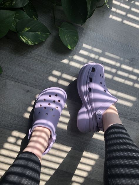 Platform Crocs Aesthetic, Crocs Bae Clogs Outfits, Crocs Bae Clogs, Crocs Bae Clog, Crocs Lavender, Bae Crocs, Bae Clogs, Crocs Platforms, Crocs Bae