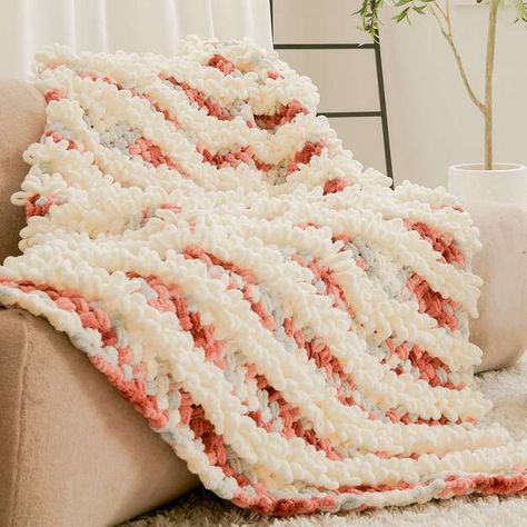 Bernat Baby Blanket Yarn Patterns, Bernat Blanket Yarn Patterns Crochet, Bernat Blanket Yarn Patterns, Quick And Easy Crochet Blanket, Easy Crochet Blanket Patterns, Sweater Outfit Winter, Loom Blanket, Chunky Knit Blanket Pattern, Chunky Yarn Blanket