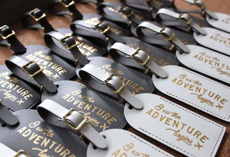 Luggage Tag Wedding Favor, Travel Theme Bridal Shower, Luggage Tags Wedding, Destination Wedding Favors, Bulk Wedding Favors, Wedding Chocolate, Best Wedding Favors, Travel Theme Wedding, Wedding Favors Cheap