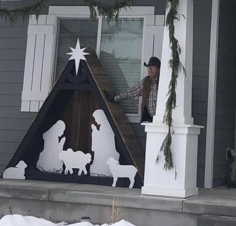 Porch Nativity Scene, Outside Manger Scenes Nativity Diy, Nativity Outdoor Decor, Diy Nativity Set Outdoor, Diy Outdoor Nativity Scene, Diy Nativity Scene Outdoor, Christmas Manger Ideas, Jesus Born Christmas, Christmas Nativity Scene Display