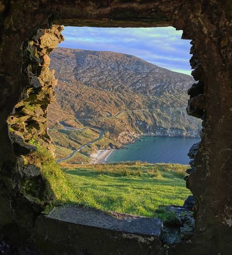 Ireland | Room with a view – Keem Bay, Achill Island, County Mayo 😍 Thanks @irish.hikes.with.alan for the great shot. #Ireland #Irland #Irlande… | Instagram Irish Aesthetic, Ireland Nature, Irish Summer, Living On An Island, As Gaeilge, County Mayo Ireland, Clan Campbell, Ireland Aesthetic, Coogee Beach