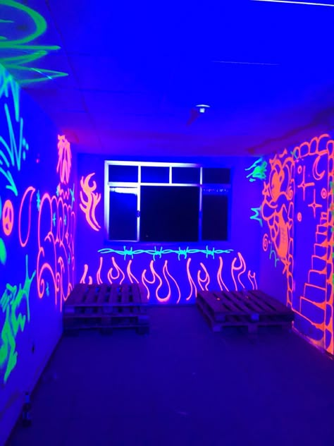 Neon Graffiti Room, Uv Room, Blacklight Room, Graffiti Room, Hippie Bedroom Decor, Gaming Lounge, Hippie Bedroom, Neon Room, Neon Decor