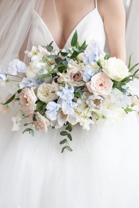 Pastel Bridal Bouquet, Bouquet Pastel, Classic Wedding Bouquet, Blue And Blush Wedding, Bridal Bouquet Blue, Pastel Wedding Flowers, Pastel Bouquet, Blue Wedding Bouquet, Light Blue Wedding