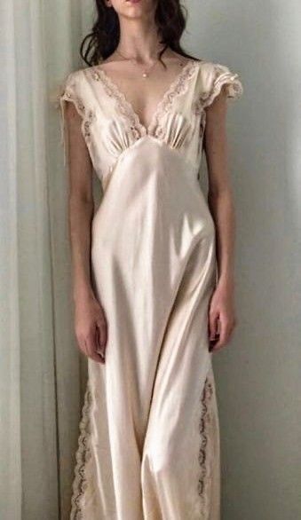 Vintage Sleepwear Aesthetic, Vintage Cream Satin Dress, Silk Nightgown Aesthetic, Sleep Dresses, 30s Fashion, Vintage Nightgown, Silk Gown, Nightgowns, Looks Style