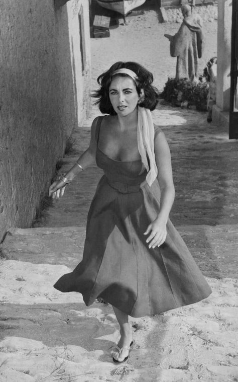 Elizabeth Taylor Style, Kibbe Romantic, Celebrity Prints, Fifties Fashion, Jane Birkin, Elizabeth Taylor, Vintage Glamour, Vintage Hollywood, Grace Kelly