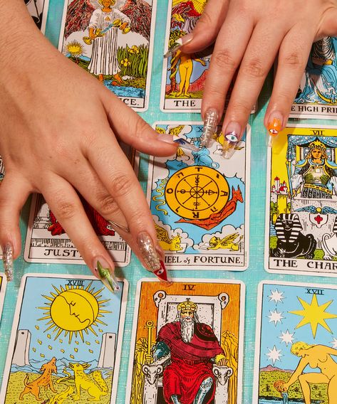 Your 2022 Tarot Card Reading Is Here #refinery29 https://www.refinery29.com/en-us/2021/12/10805278/tarot-card-reading-2022 Tarot Nails, Divination Methods, Future Energy, Love Tarot Reading, Tarot Card Reading, Tarot Reader, Psychic Reader, Digital Reading, Reading Art