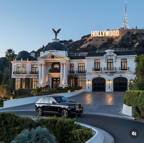 Billionaire Mansions, French Style Mansion, Cool Mansions, Future Mansion, Hollywood Mansion, Artist Wallpaper, Mansion Aesthetic, Old Money House, Big Mansions