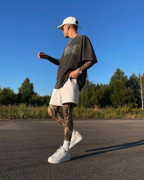 Streetwear l Fashion on Instagram: “Wear or tear ?💬🔥🔥🔥 @fashionaestheticc_ for more @fashionaestheticc_ for more . . . . . By @dima_bychick . . . . . #fashion #streetwear…” Summer Streetwear Men Urban Fashion, Basketball Style Fashion Men, Streetwear Shorts Outfit, Cozy Outfit Men, Basketball Outfits Men, Urban Street Style Streetwear Fashion Men, Streetwear Men Urban, Oversized Outfit Men, Date Outfits Casual