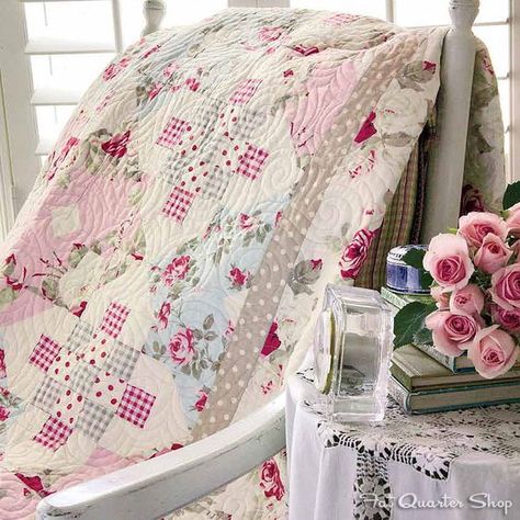 Garden of Bliss Quilt Pattern Pastel Quilts, Shabby Chic Quilt Patterns, Interior Crafts, Quilted Squares, Shabby Quilt, Quick Quilts, Shabby Bedroom, Mccalls Quilting, Shabby Chic Quilts