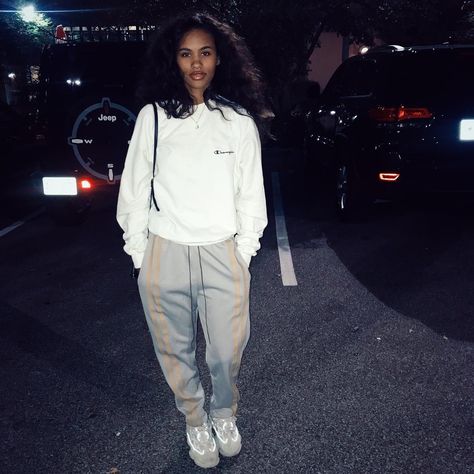 Kendra Bailey on Instagram: “Wayne snapped. Goodnight.” Kendra Bailey, Chill Outfits, Fall Winter Outfits, Workout Wear, Streetwear Fashion, Beautiful People, Winter Outfits, Rain Jacket, Winter Fashion