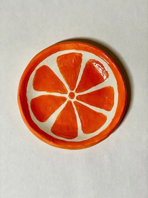 Ceramic Jewelry Dish Painting Ideas, Orange Clay Ideas, Jewelry Dish Painting Ideas, Orange Pottery, Clay Jewellery Holder, Ceramic Plates Art, Clay Ring Dish, Clay Trinket Dish, Ceramic Trinket Dish