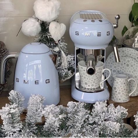 Pastel Blue Aesthetic, Retro Style Aesthetic, Smeg Kettle, Retro Kitchen Appliances, Retro Toaster, Smeg Kitchen, Chic Kitchen Decor, Smeg Appliances, Kettle And Toaster Set