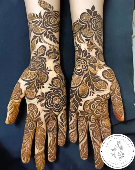 Khaleeji henna design. Floral Henna Designs Front Hand Simple, Arabic Floral Henna Designs, Khaleeji Mehndi Designs, Floral Mehandi Designs, Bold Mehndi Designs, Khaleeji Henna Designs, Khaleeji Henna, Eid Mehendi, Kashee's Mehndi Designs