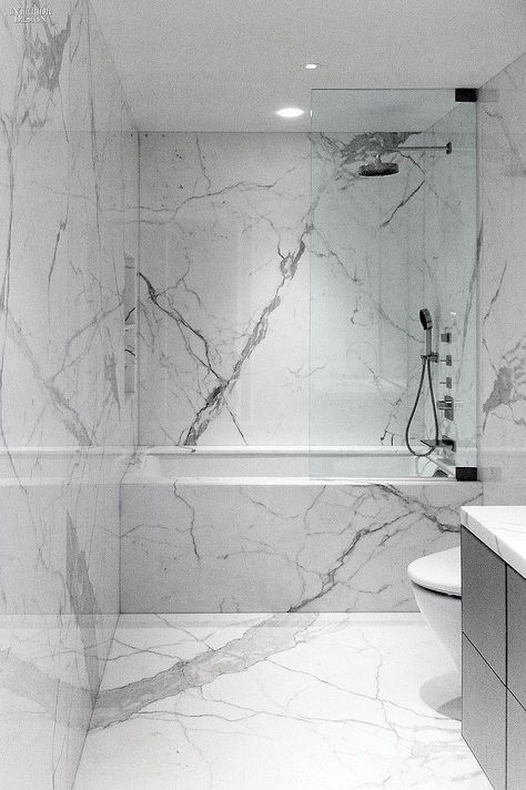 Drømme Bad, Carrara Marble Bathroom, Marble Shower Tile, Carrara Tiles, Bathroom Marble, Bathroom Ideas Luxury, Marble Tile Bathroom, White Marble Bathrooms, White Bathroom Tiles