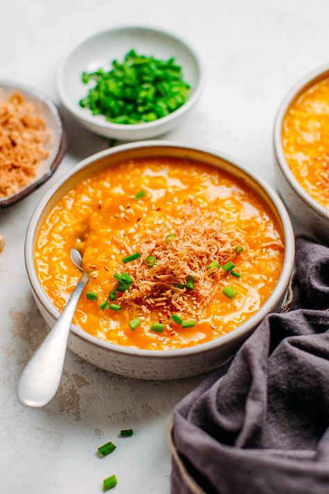 Quick, comforting, and fortifying pumpkin congee made with just 6 ingredients. Perfect to warm you up on a cold evening! Top with your favorite savory toppings! #congee #pumpkin #vegan #plantbased Pumpkin Rice Soup, Pumpkin Vegan, Rice Congee, Laos Food, Savory Rice, Vegan Soup Recipes, Savory Soups, Vegan Eats, Grandmas Recipes