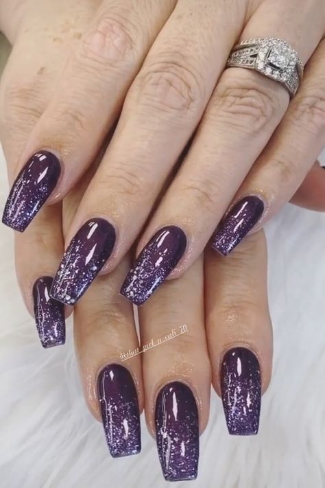 Purple Nails With Silver Tips, Purple Thanksgiving Nails, Dark Purple Ombre Nails Glitter, Plum Christmas Nails, Plum And Silver Nails, Dark Plum Nails Designs, Medium Purple Nails, Wine Purple Nails, Dark Purple And Silver Nails