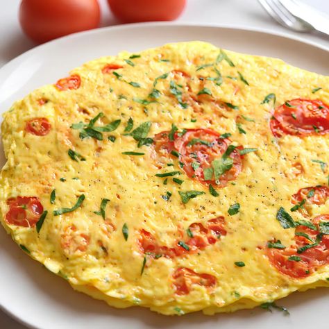 Tomato Egg Omelette, Tomato Omelette Recipe, Tomato Omelette, Egg Meals, Eggs With Tomatoes, Cheese Omelette, Tomato Bread, Omelets Recipe, Omelette Recipe