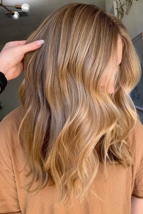 Blonde To Auburn Hair, Auburn Lowlights In Blonde Hair, Blonde To Auburn, Hair Color Ideas For Autumn, Auburn Blonde Hair, Ash Brown Color, Ideas For Autumn, Fall Hair Color Ideas, Brown Curls