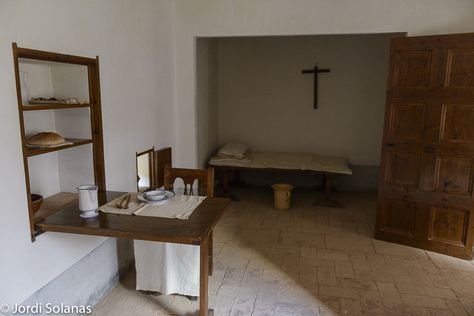 https://flic.kr/p/BWRtYW | Old-monastic-cell- | Reproduction of a monastic cell in the monastery Scala Dei, in La Morera de Montsant, Tarragona (Catalonia) Nunnery Aesthetic, Monastic Cell, Monastic Interiors, Desk And Bookshelf, Monastery Interior, Between Studs, Host Stand, Shaker Furniture, Folding Furniture