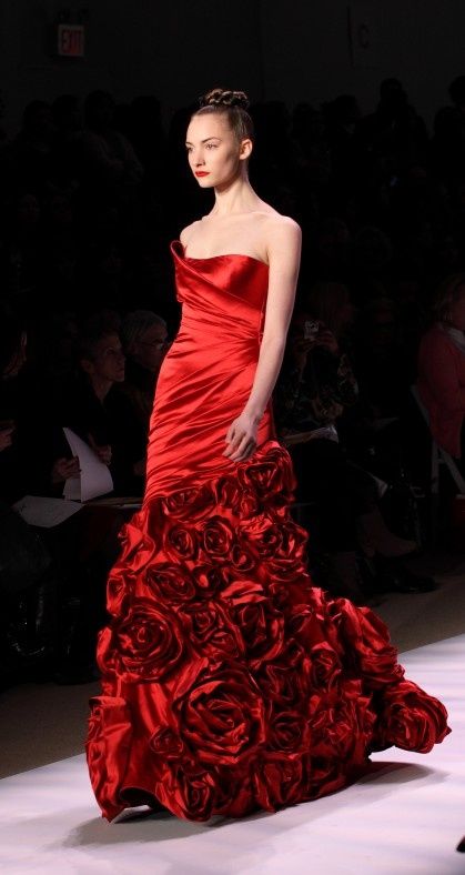 Monique Lhuillier Flower Gown, Mode Rose, Ellie Saab, Fashion Gowns, Couture Mode, Red Gowns, Monique Lhuillier, Gorgeous Gowns, Red Wedding