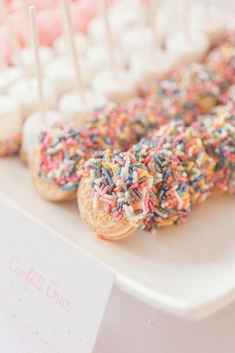 First Birthday Sprinkle Theme, Sprinkle Party Decorations, Cake Themed Birthday Party, Confetti Birthday Theme, Sweet To Be Three Birthday Party, Second Girl Birthday Ideas, Two Fancy Birthday Party Ideas, Sprinkle Theme Party, Two Sweet Birthday Party Food