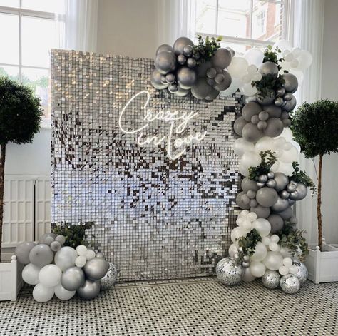 flower Power: Stunning Backdrop Ideas for Every Occasion Prom Balloons, Balloon Arch Wedding, Prom Backdrops, Shimmer Wall Backdrop, Glitter Backdrop, Disco Birthday Party, Sequin Wall, Disco Party Decorations, Simple Birthday Decorations