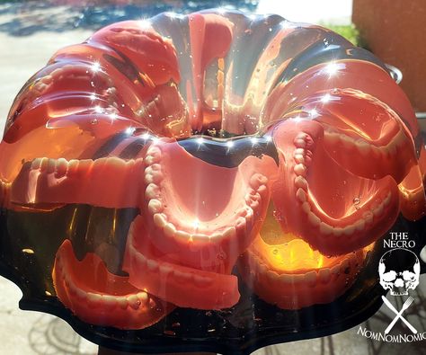 In-Dentured Jello Halloween Jello, Creepy Food, Creepy Halloween Food, Spooky Food, Halloween Party Snacks, Jello Mold, Halloween Food Treats, Halloween House Party, Halloween Games For Kids