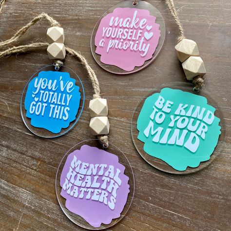 Cricut Keychains Diy Acrylic, Acrylic Keychain Ideas, Cricket Joy Projects Craft Ideas, Acrylic Rounds, Car Mirror Hangers, Rear View Mirror Hanger, Car Charms Rear View Mirror, Craft Market Display, Positivity Motivation