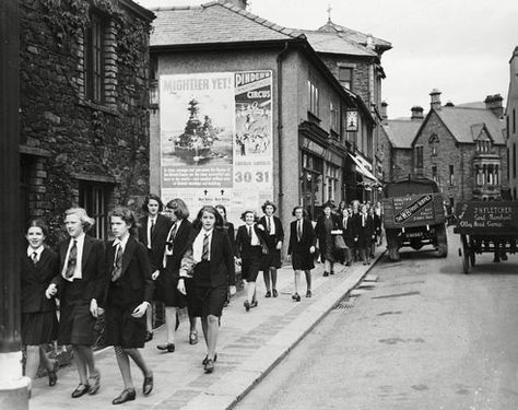 School uniforms: 1940s: Girls From Roedean School walk through the streets of Keswick Roedean School, 1930s School, Girls Boarding Schools, St Trinians, All Girls School, Split Second, Boys School Uniform, Vintage School, 1930s Fashion