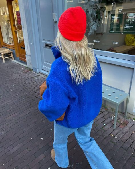 Jeans blue jacket eed beanie Royal Blue Beanie Outfit, Bright Blue Jacket Outfit, Red Sherpa Jacket Outfit, Red Fleece Jacket Outfit, Colorful Beanie Outfit, Bright Beanie Outfit, Red Beanie Aesthetic, Blue Sherpa Jacket Outfit, Royal Blue Jacket Outfits