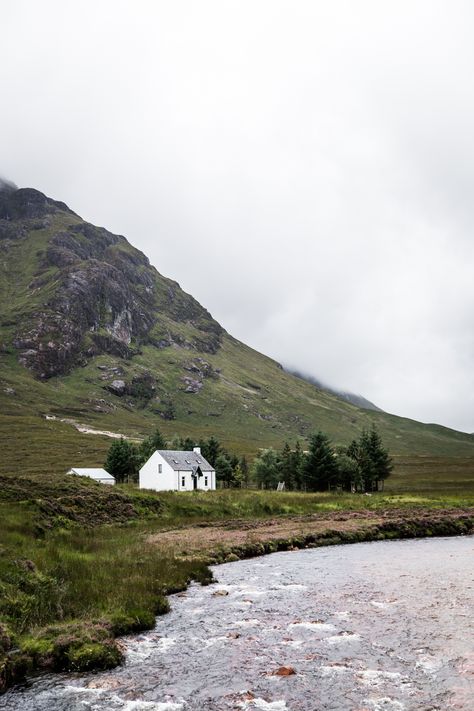 Cottage In Scottish Highlands, Isle Of Skye Cottage, Scottish Highlands Art, Scottish Highlands Cottage, Isle Of Skye Painting, Highlands Of Scotland, Scotland Landscape Photography, Scottish Cottage Aesthetic, Isle Of Skye Aesthetic