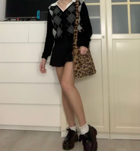 Fall Oxford Shoes Outfit, Platform Oxfords Outfit Aesthetic, Holly Platform Oxford Outfits, Holly Doc Martens, Dr Martens Holly Outfit, Doc Martens Holly Outfit, Holly Doc Martens Outfit, Black Platform Shoes Outfit, Doc Martens Holly