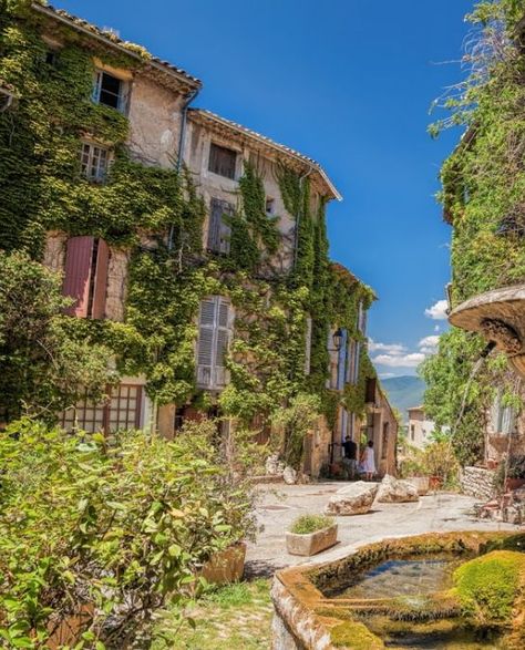 French Villages Cottages, House In France Countryside, Quaint French Villages, South France Villages, Countryside Of France, Europe Village Aesthetic, Beautiful Places France, Country Side France, Cottage In France